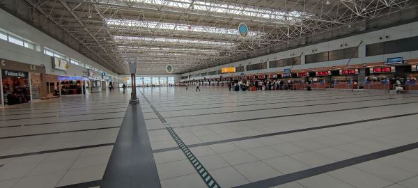 Что происходит в аэропорту главного курорта Турции. Фото и видео<br />
