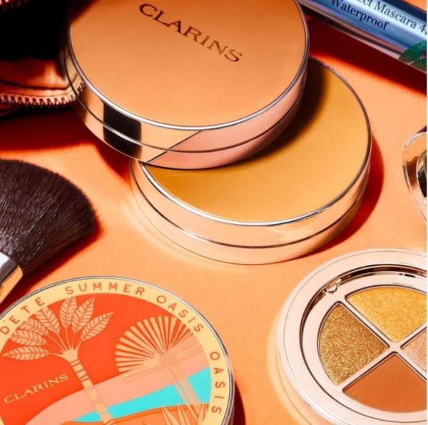 
<p>                        Clarins Summer Oasis Ever Bronze & Blush Healthy Glow Compact</p>
<p>                    