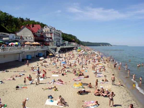 Туристы раскупают места в пляжных отелях Калининградской области<br />
