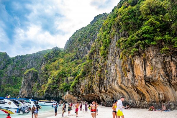 Знаменитый пляж Майя Бэй в Таиланде снова закроют<br />
